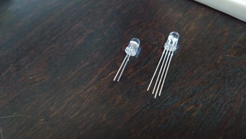 1/500 宇宙戦艦ヤマト(バンダイ)を塗装して電飾作成する。その5、電子工作基本キット開封、テスト編(Arduino Uno R4 Minima)の画像