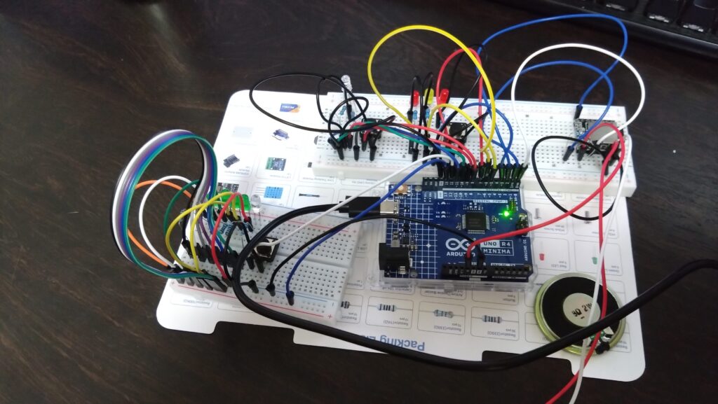 1/500 宇宙戦艦ヤマトを塗装して電飾作成する。その6、電子工作基本キットで下準備編(Arduino Uno R4 Minima、バンダイ(BANDAI))の画像