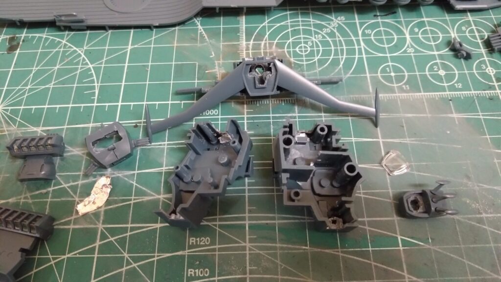 1/500 宇宙戦艦ヤマトを塗装して電飾作成する。その7、LEDを組込むための穴あけ加工等を施していきます。(Arduino Uno R4 Minima、バンダイ(BANDAI))の画像