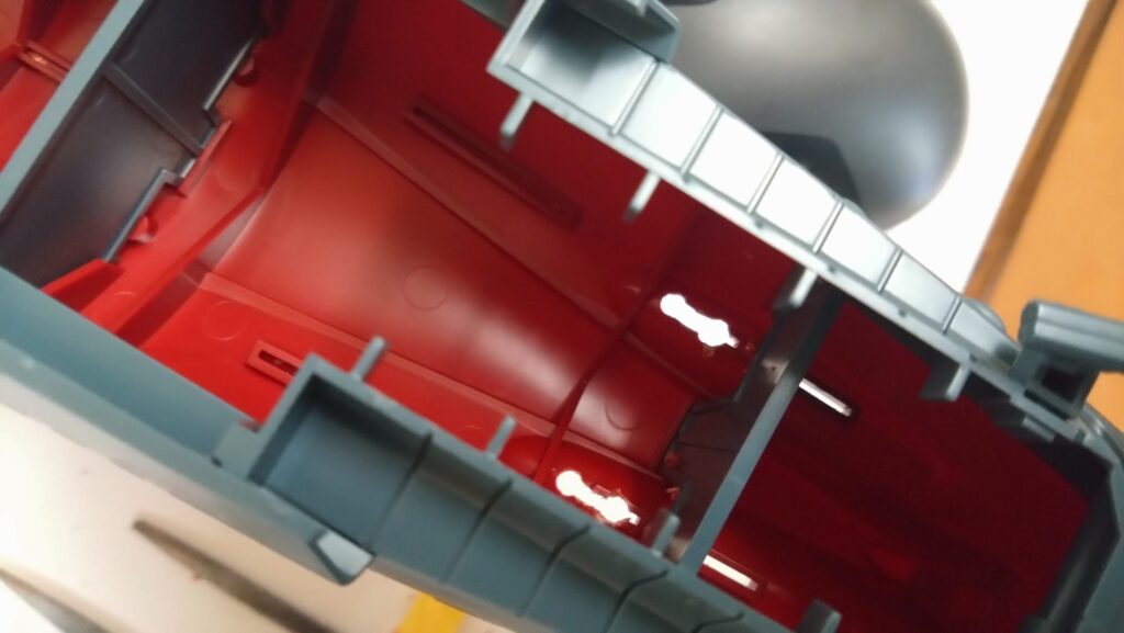 1/500 宇宙戦艦ヤマトを塗装して電飾作成する。その8、LEDを組込むためにエンジンなどを掘削していきます。(Arduino Uno R4 Minima、バンダイ(BANDAI))の画像