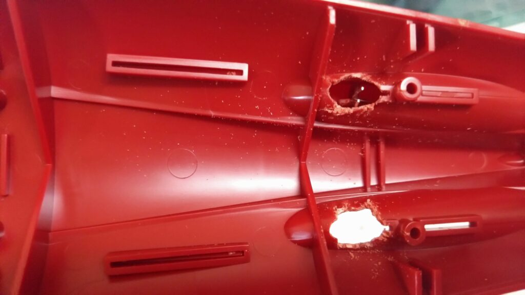 1/500 宇宙戦艦ヤマトを塗装して電飾作成する。その8、LEDを組込むためにエンジンなどを掘削していきます。(Arduino Uno R4 Minima、バンダイ(BANDAI))の画像