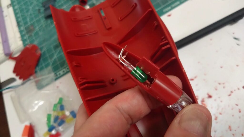 1/500 宇宙戦艦ヤマトを塗装して電飾作成する。その8、LEDを組込むためにエンジンなどを掘削していきます。(Arduino Uno R4 Minima、バンダイ(BANDAI))の画像