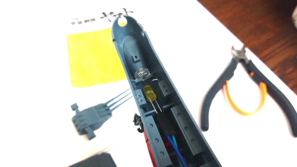 1/500 宇宙戦艦ヤマトを塗装して電飾作成する。その8、LEDを組込むためにエンジンなどを掘削していきます。(Arduino Uno R4 Minima、バンダイ(BANDAI))の画像