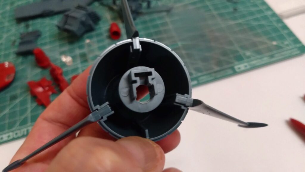 1/500 宇宙戦艦ヤマトを塗装して電飾作成する。その8、LEDを組込むためにエンジンなどを掘削していきます。(Arduino Uno R4 Minima、バンダイ(BANDAI))の画像