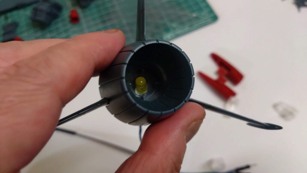 1/500 宇宙戦艦ヤマトを塗装して電飾作成する。その8、LEDを組込むためにエンジンなどを掘削していきます。(Arduino Uno R4 Minima、バンダイ(BANDAI))の画像