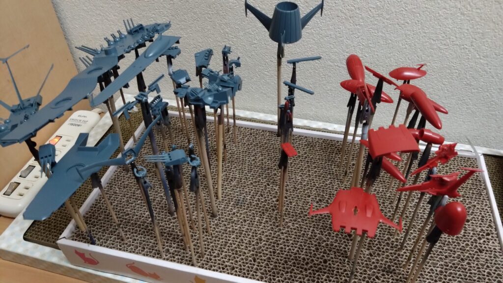 1/500宇宙戦艦ヤマトの船体塗装作業の画像