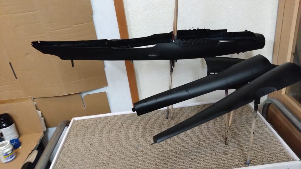 1/500宇宙戦艦ヤマトの船体塗装作業の画像