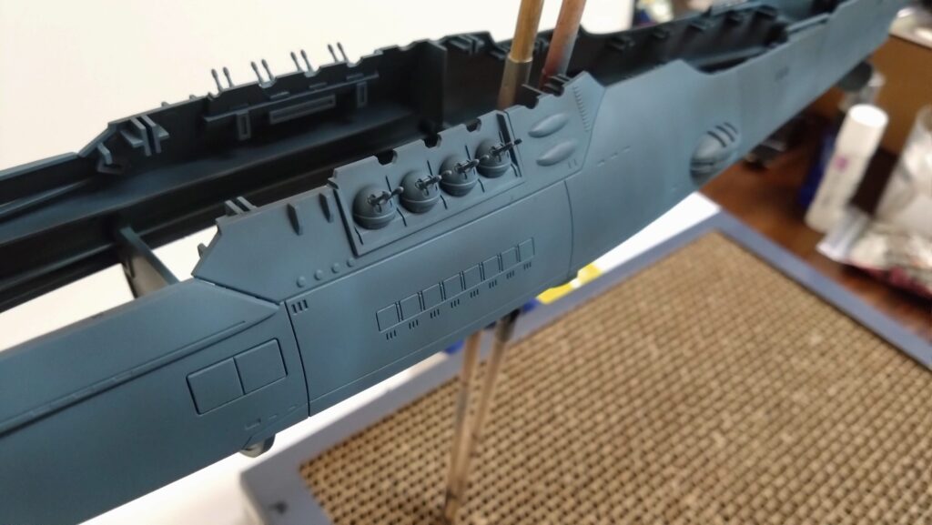 1/500宇宙戦艦ヤマトの船体塗装作業の画像
