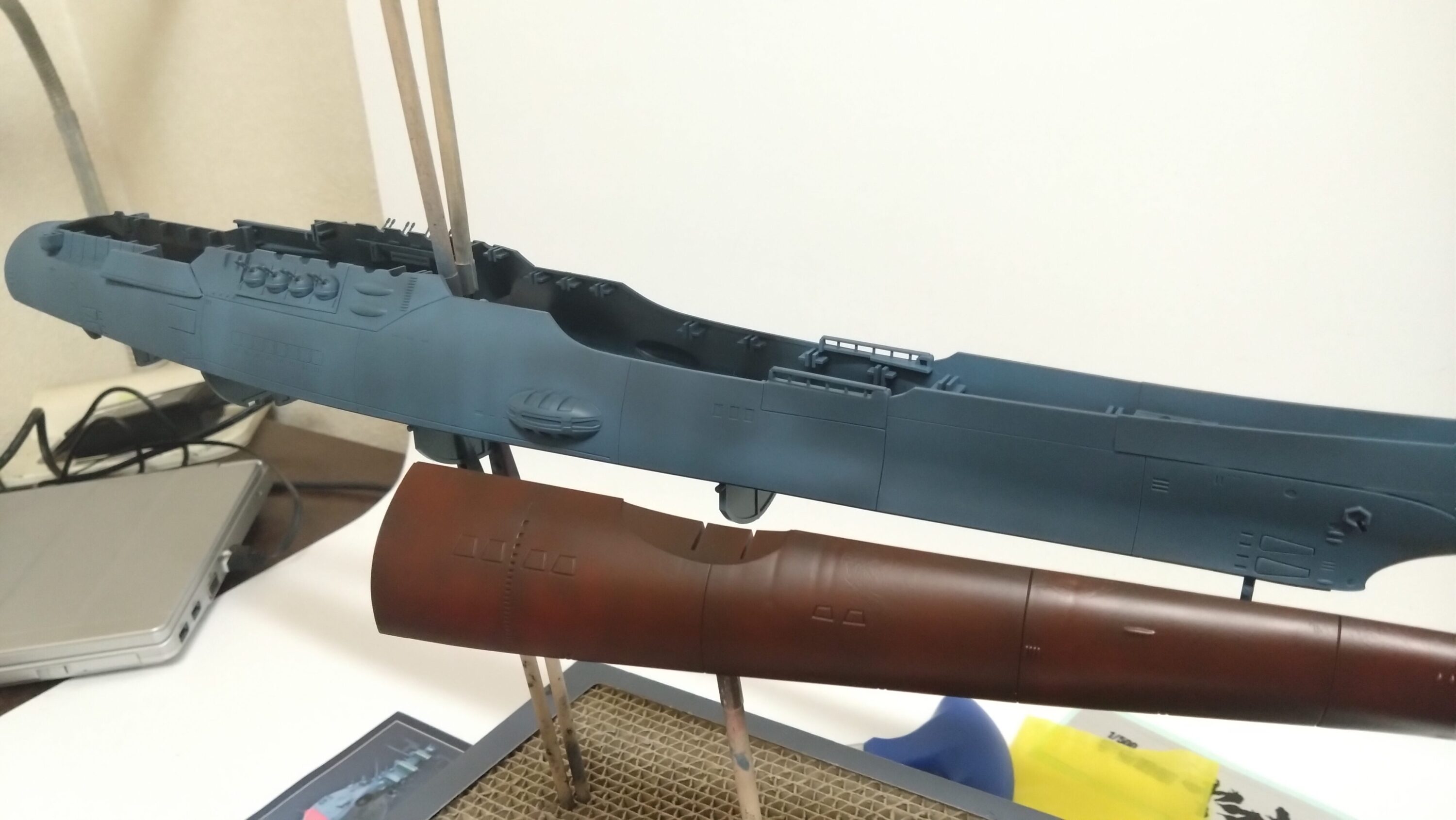 1/500宇宙戦艦ヤマトの船体塗装作業の画像