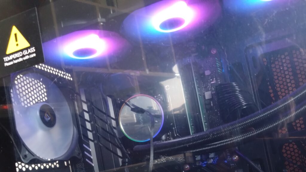 パソコンをやってみせ、言ってみる。