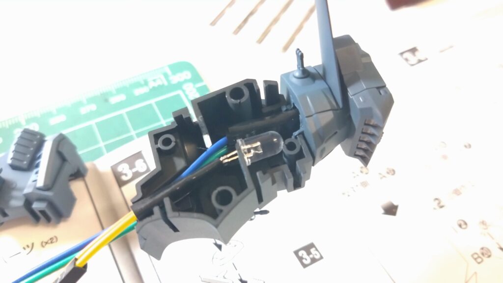 1/500 宇宙戦艦ヤマトを塗装して電飾作成する。その11、LEDを組込みながらパーツを組み上げていきます。バンダイ（BANDAI）の画像