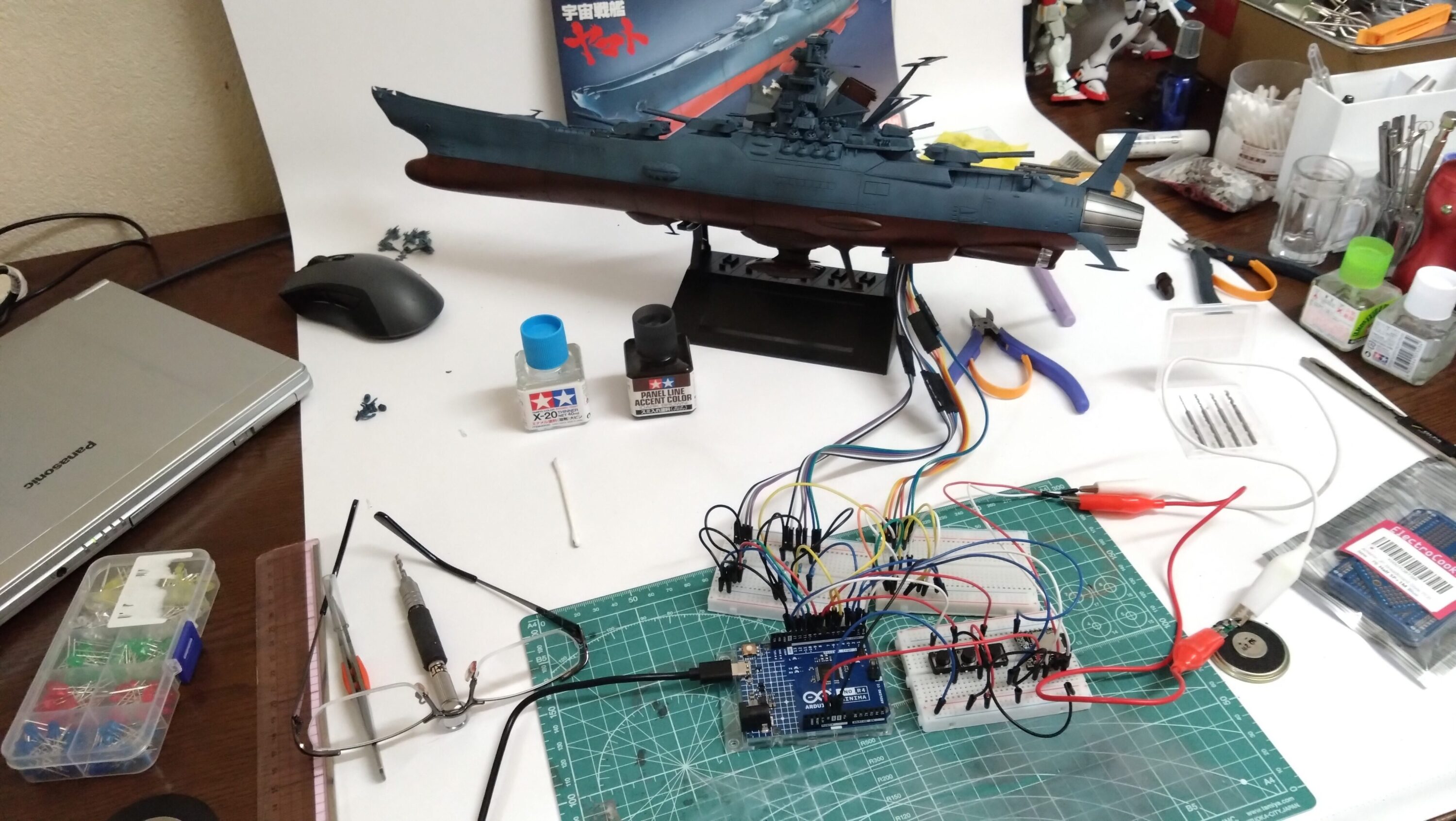 1/500 宇宙戦艦ヤマトを塗装して電飾作成する、その12。Arduinoキットを土台にセットしていきますの画像