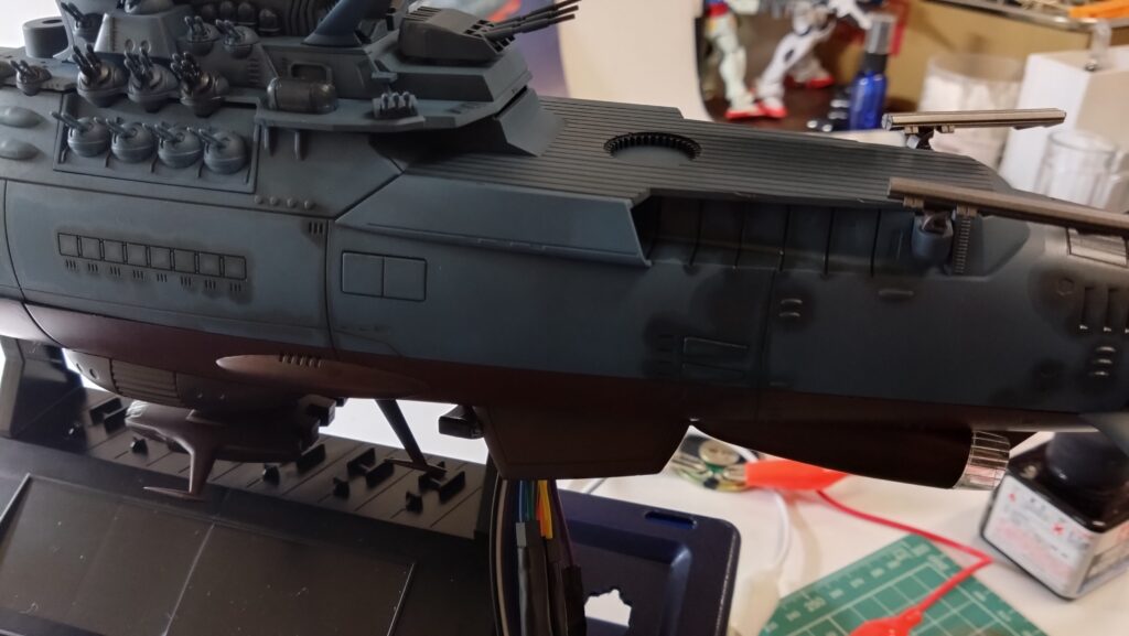 1/500 宇宙戦艦ヤマトを塗装して電飾作成する、その13。スミ入れと汚し作業（ウォッシング）、そして仕上げていきますの画像