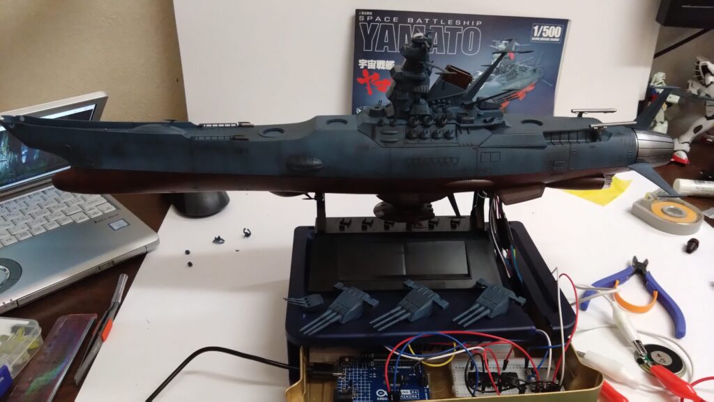 1/500 宇宙戦艦ヤマトを塗装して電飾作成する、その13。スミ入れと汚し作業（ウォッシング）、そして仕上げていきますの画像