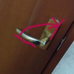 愛猫達が、扉を開けてしまいます。それ、ドアノブを縦に取り付ければ防げるかも！の画像