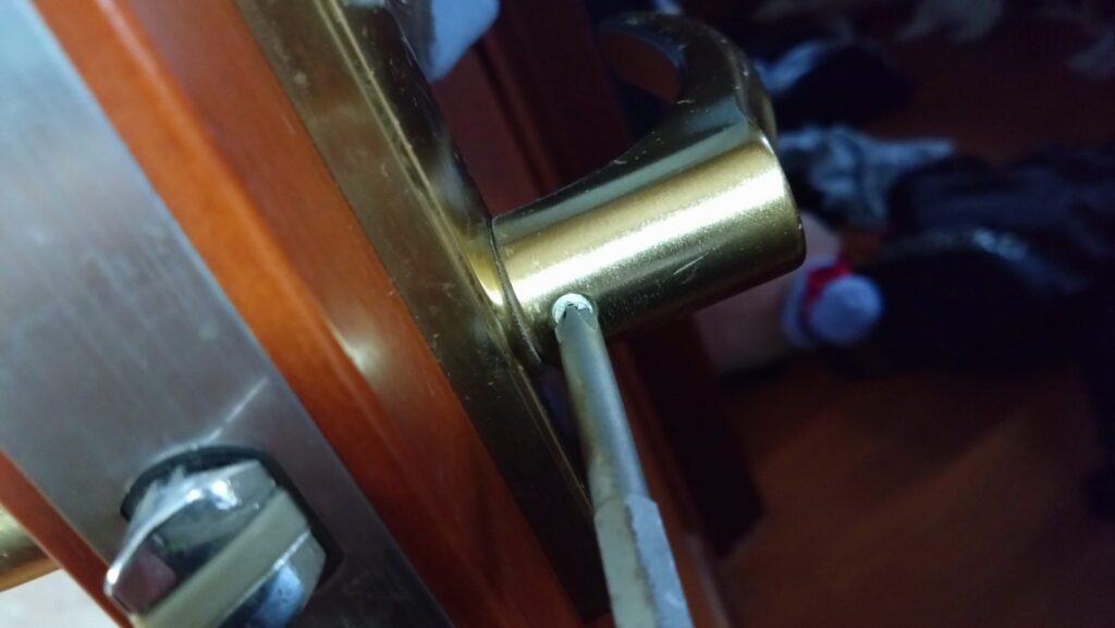 愛猫達が、扉を開けてしまいます。それ、ドアノブを縦に取り付ければ防げるかも!の画像