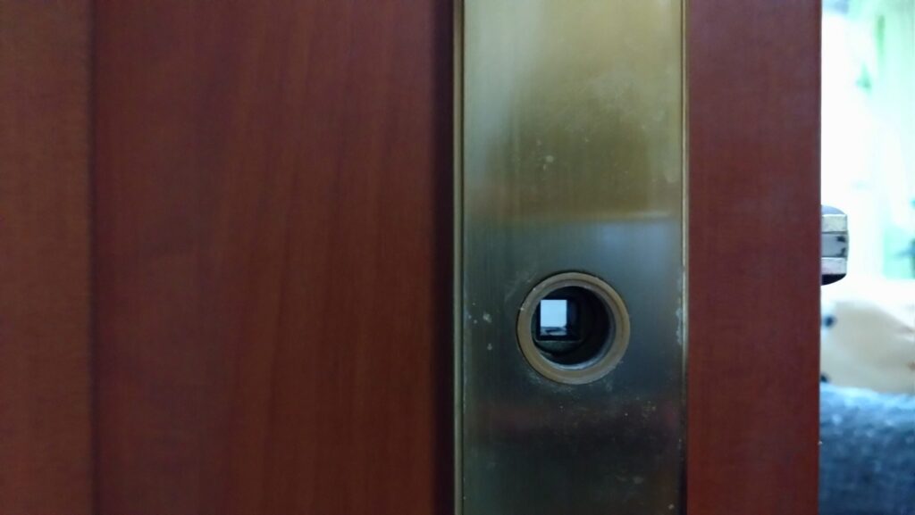 愛猫達が、扉を開けてしまいます。それ、ドアノブを縦に取り付ければ防げるかも!の画像