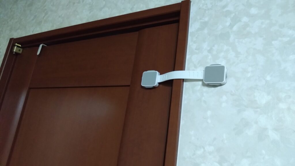 愛猫達が、扉を開けてしまいます。それ、ドアノブを縦に取り付ければ防げるかも!の画像