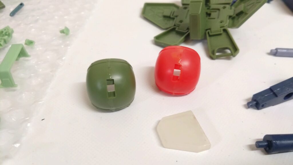 ウェーブ(WAVE)の1/24スケール スコープドッグ レッドショルダーカスタムを汚して完成させます。② まずは仮組をバラしながら削っていきます。(装甲騎兵ボトムズ)の画像
