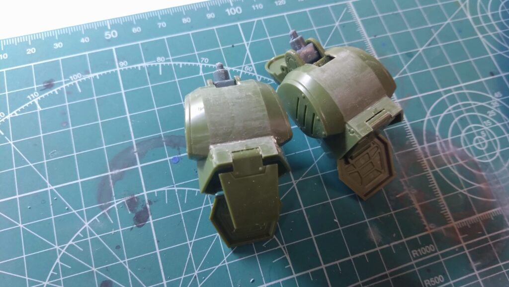 ウェーブ(WAVE)の1/24スケール スコープドッグ レッドショルダーカスタムを汚して完成させます。③ 合わせ目消します。(装甲騎兵ボトムズ)の画像