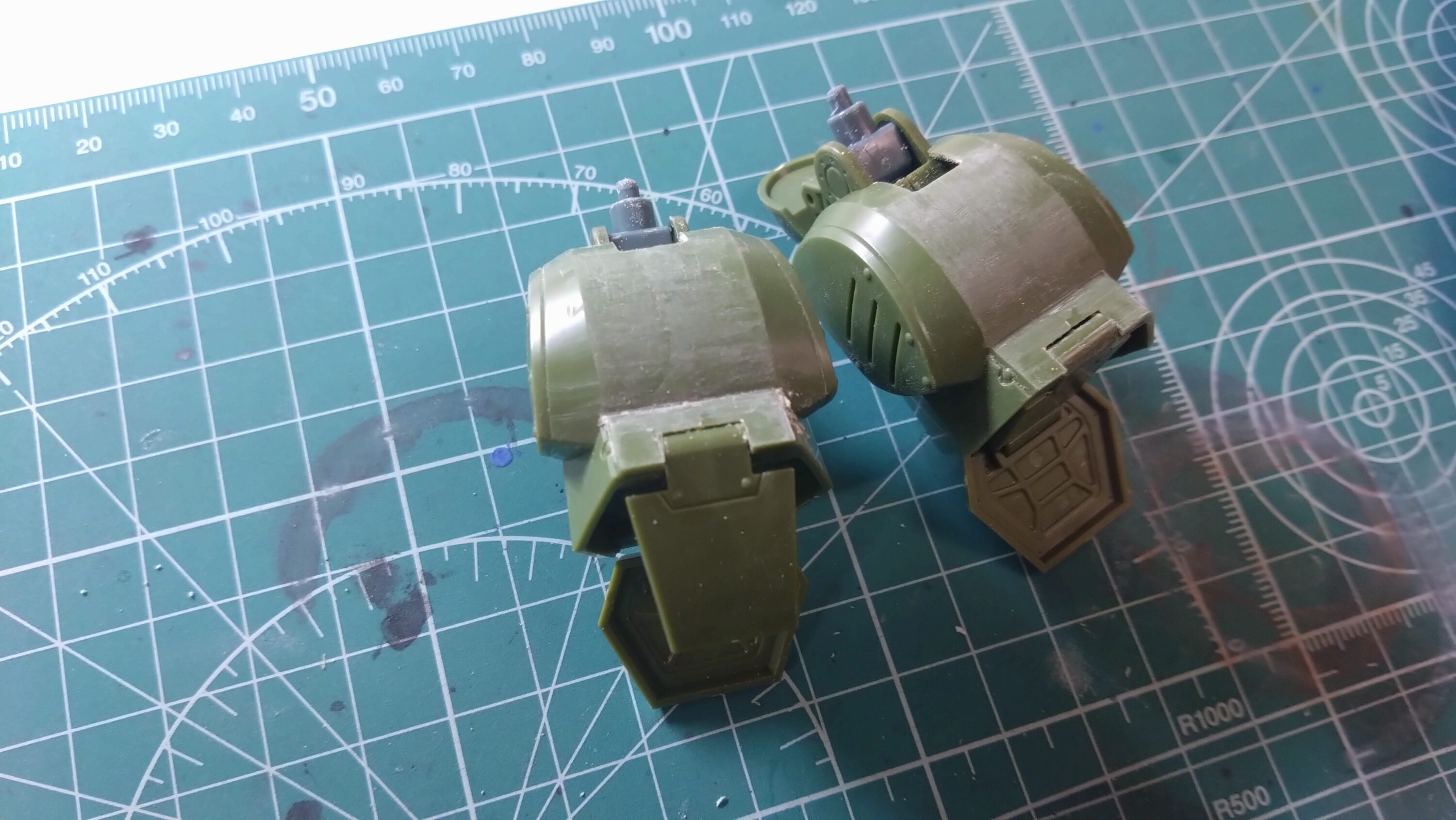 ウェーブ（WAVE）の1/24スケール スコープドッグ レッドショルダーカスタムを汚して完成させます。③　合わせ目消します。（装甲騎兵ボトムズ）の画像