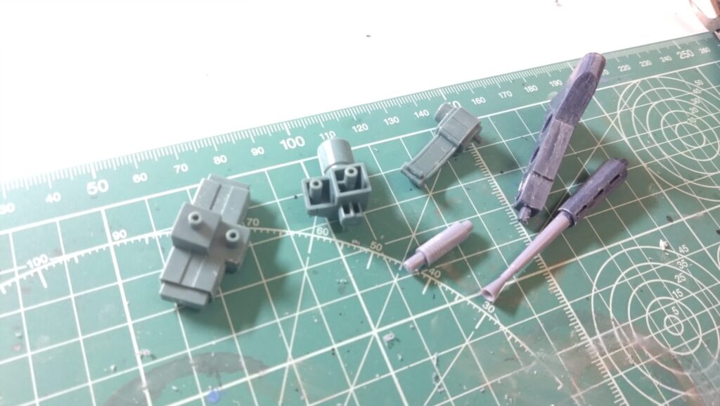 ウェーブ(WAVE)の1/24スケール スコープドッグ レッドショルダーカスタムを汚して完成させます。③ 合わせ目消します。(装甲騎兵ボトムズ)の画像