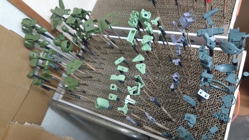 ウェーブ(WAVE)の1/24スケール スコープドッグ レッドショルダーカスタムを汚して完成させます。③ 合わせ目消します。(装甲騎兵ボトムズ)の画像