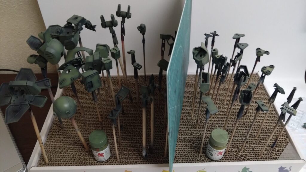 ウェーブ(WAVE)の1/24スケール スコープドッグ レッドショルダーカスタムを汚して完成させます。④ まずは外装のグリーンを塗装していきます。(装甲騎兵ボトムズ)の画像