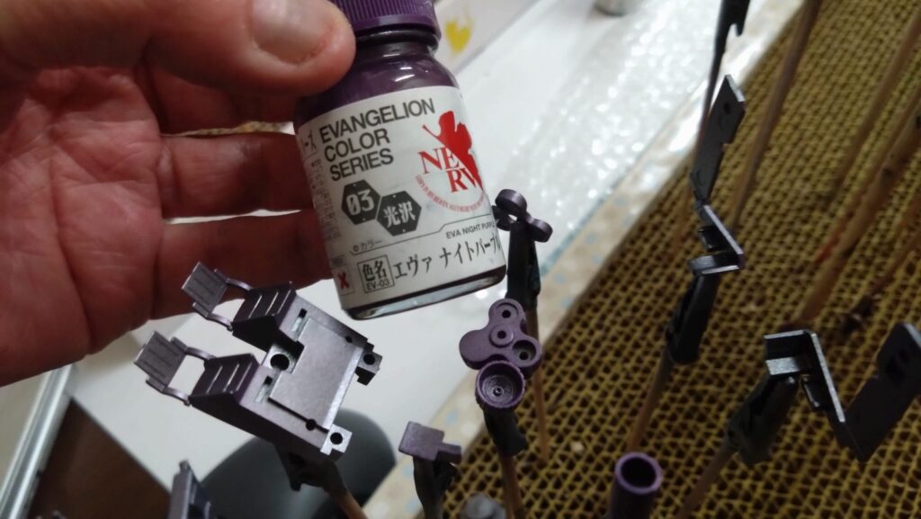 ウェーブ(WAVE)の1/24スケール スコープドッグ レッドショルダーカスタムを汚して完成させます。⑤ 次に武装などの装備品を塗装していきます。(装甲騎兵ボトムズ)の画像