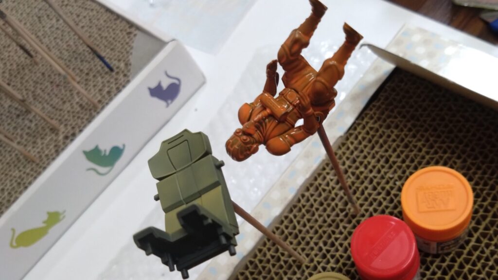 ウェーブ(WAVE)の1/24スケール スコープドッグ レッドショルダーカスタムを汚して完成させます。⑤ 次に武装などの装備品を塗装していきます。(装甲騎兵ボトムズ)の画像