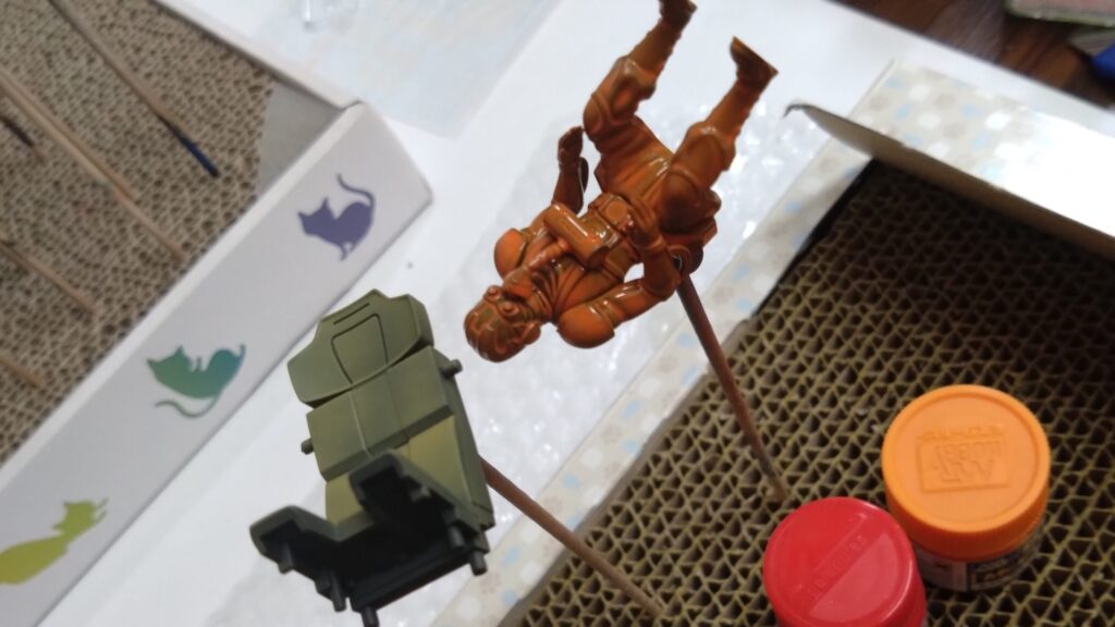 スコープドッグをエナメル塗料による筆塗でパイロットを塗装するの画像