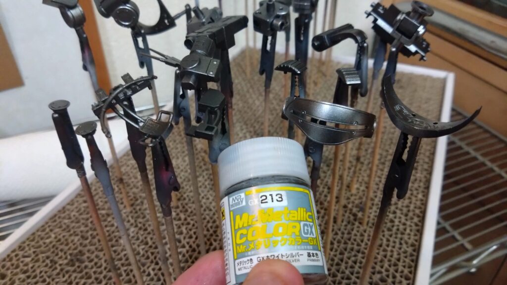 ウェーブ(WAVE)の1/24スケール スコープドッグ レッドショルダーカスタムを汚して完成させます。⑤ 次に武装などの装備品を塗装していきます。(装甲騎兵ボトムズ)の画像