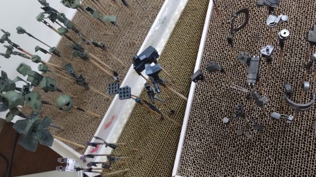 ウェーブ(WAVE)の1/24スケール スコープドッグ レッドショルダーカスタムを汚して完成させます。⑤ 次に武装などの装備品を塗装していきます。(装甲騎兵ボトムズ)の画像