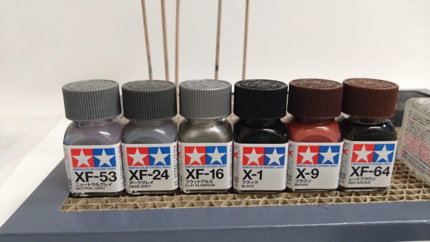 エナメル塗料を活用して塗装表現をレベルアップさせる。筆塗やエングレーピング塗装を実践しますの画像