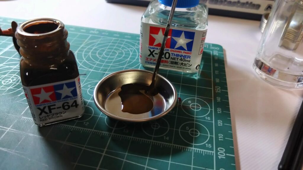 スコープドッグをエナメル塗料による筆塗でパイロットを塗装するの画像