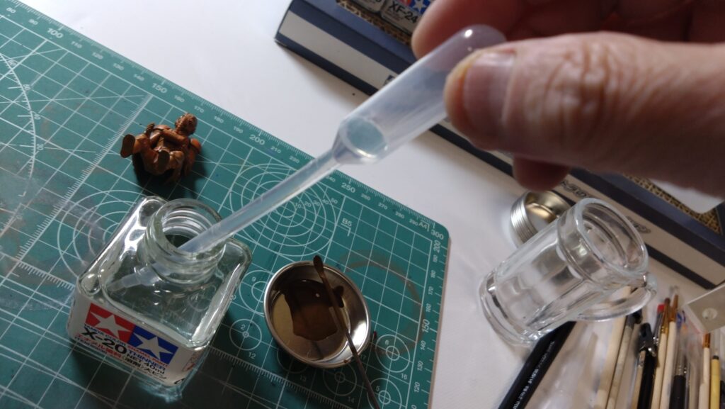 スコープドッグをエナメル塗料による筆塗でパイロットを塗装するの画像