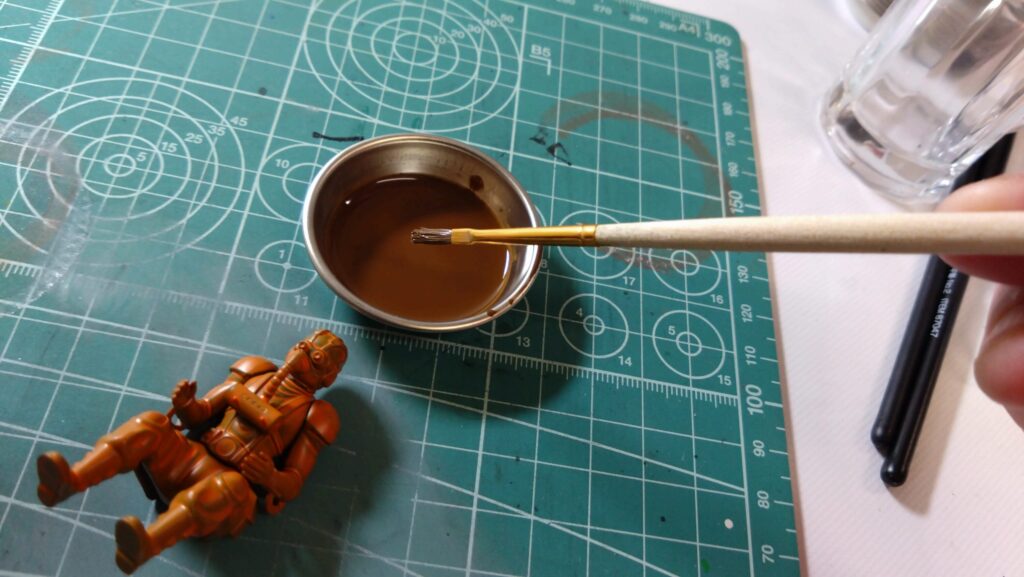 スコープドッグをエナメル塗料による筆塗でパイロットを塗装するの画像