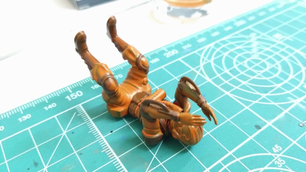 スコープドッグをエナメル塗料による筆塗でパイロットを塗装するの画像