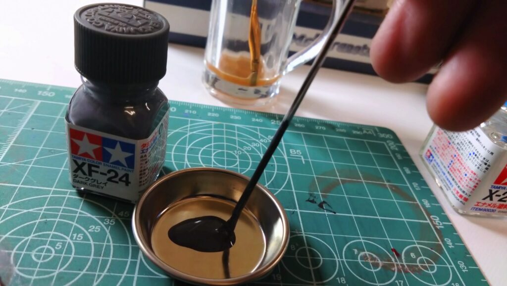 スコープドッグをエナメル塗料による筆塗でパイロットを塗装するの画像