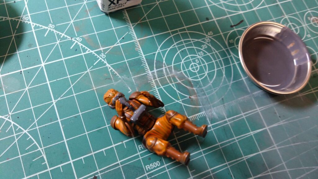 スコープドッグをエナメル塗料による筆塗でパイロットを塗装するの画像