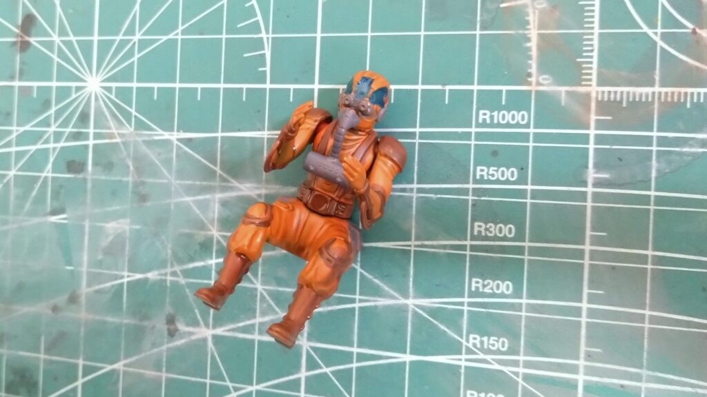 スコープドッグをエナメル塗料による筆塗でパイロットを塗装するの画像