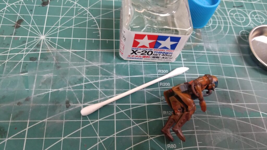スコープドッグをエナメル塗料による筆塗でパイロットを塗装するの画像