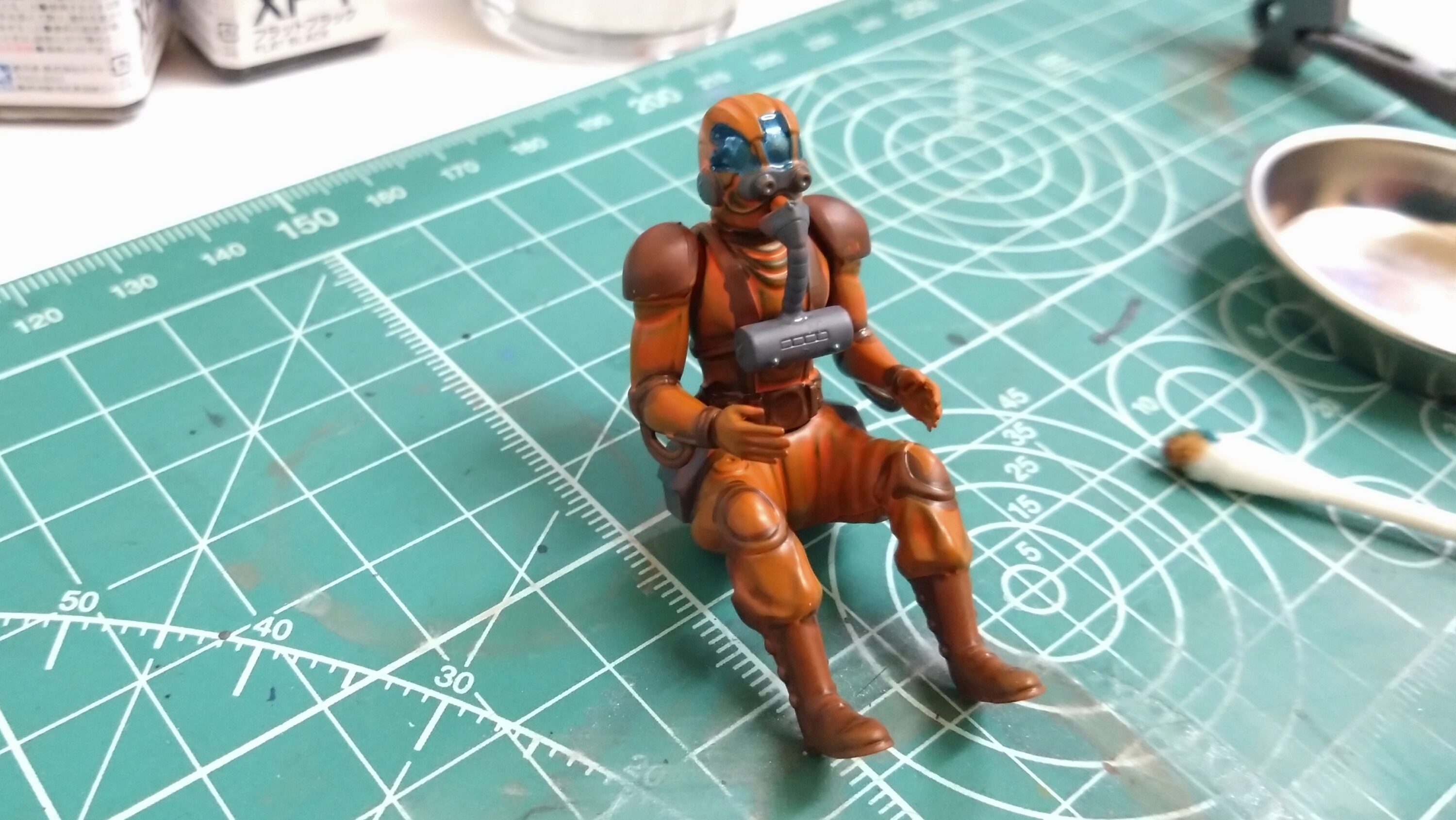 スコープドッグをエナメル塗料による筆塗でパイロットを塗装するの画像