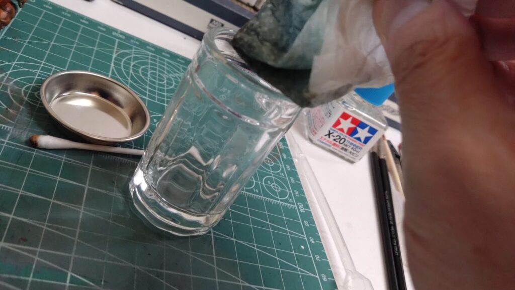 スコープドッグをエナメル塗料による筆塗でパイロットを塗装するの画像