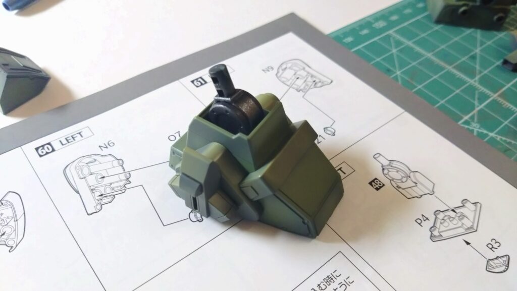 ウェーブ（WAVE）の1/24スケール スコープドッグ レッドショルダーカスタムを汚して完成させます。⑦　スミ入れや汚す作業の前に組み上げてしまいます。（装甲騎兵ボトムズ）の画像