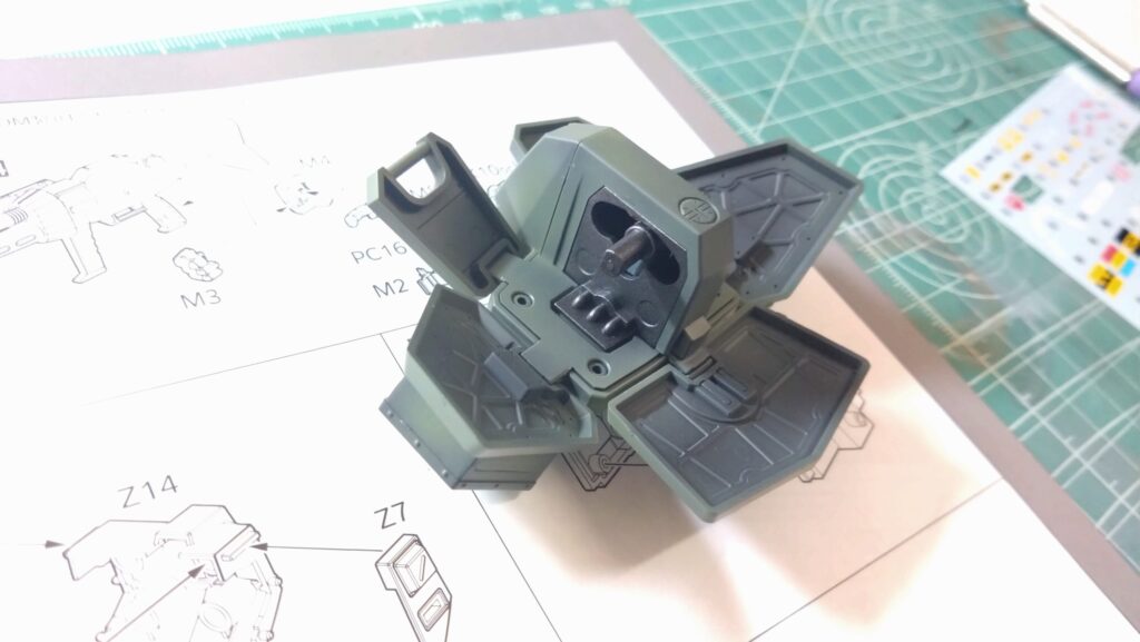 ウェーブ（WAVE）の1/24スケール スコープドッグ レッドショルダーカスタムを汚して完成させます。⑦　スミ入れや汚す作業の前に組み上げてしまいます。（装甲騎兵ボトムズ）の画像