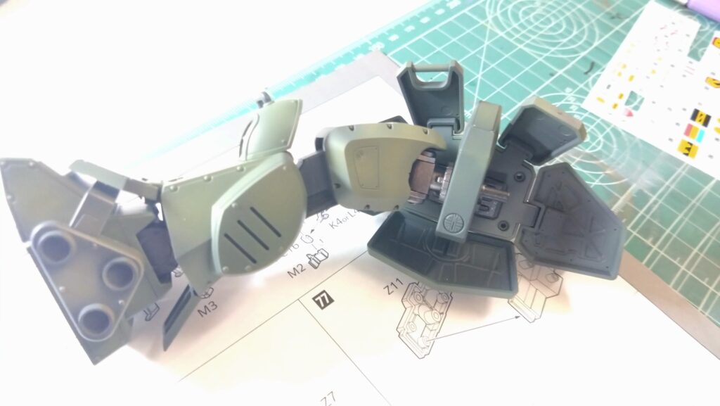 ウェーブ（WAVE）の1/24スケール スコープドッグ レッドショルダーカスタムを汚して完成させます。⑦　スミ入れや汚す作業の前に組み上げてしまいます。（装甲騎兵ボトムズ）の画像