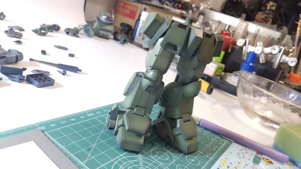 ウェーブ（WAVE）の1/24スケール スコープドッグ レッドショルダーカスタムを汚して完成させます。⑦　スミ入れや汚す作業の前に組み上げてしまいます。（装甲騎兵ボトムズ）の画像