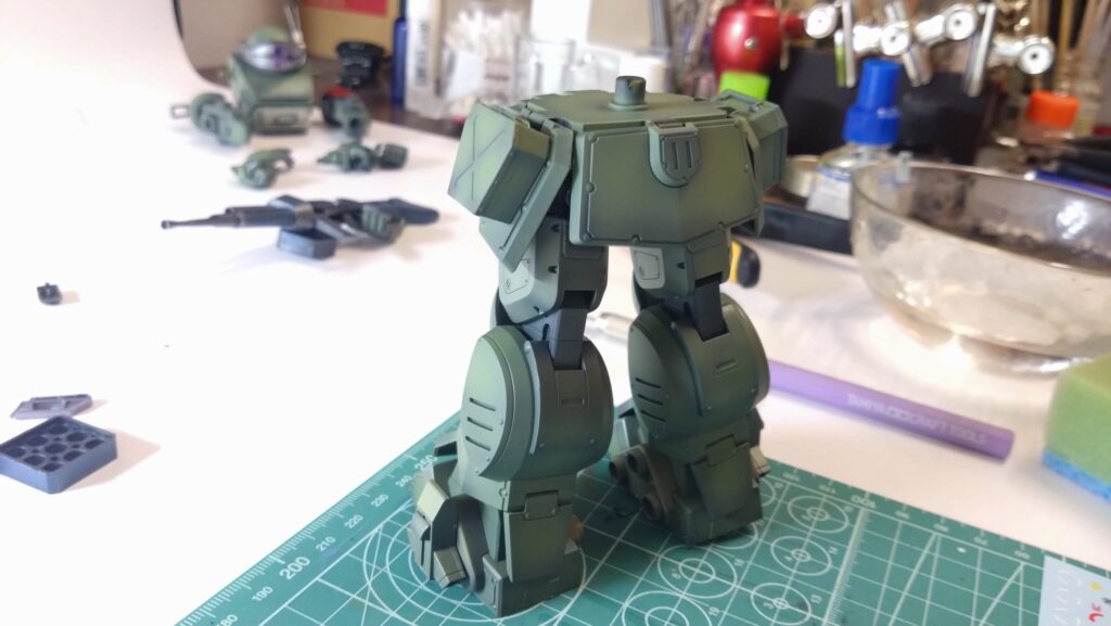 ウェーブ（WAVE）の1/24スケール スコープドッグ レッドショルダーカスタムを汚して完成させます。⑦　スミ入れや汚す作業の前に組み上げてしまいます。（装甲騎兵ボトムズ）の画像