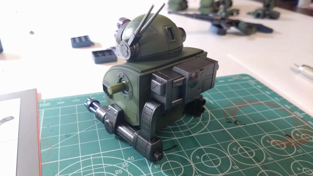 ウェーブ（WAVE）の1/24スケール スコープドッグ レッドショルダーカスタムを汚して完成させます。⑦　スミ入れや汚す作業の前に組み上げてしまいます。（装甲騎兵ボトムズ）の画像